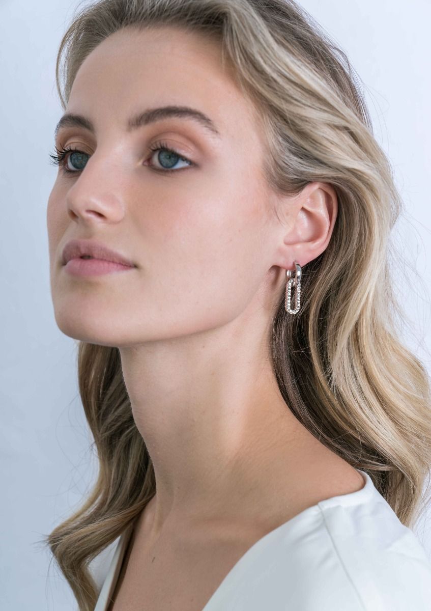 Zinzi zilveren oorbedels 20mm ovale vorm witte zirkonia's ZICH2156, exclusief en kwalitatief hoogwaardig. Ontdek nu!