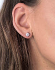 Zinzi zilveren oorknoppen ronde zirconia 6mm chatonzetting ZIO1383, exclusief en kwalitatief hoogwaardig. Ontdek nu!