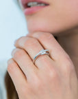 Zinzi zilveren luxe cross-over ring ovale witte zirkonia ZIR2190, exclusief en kwalitatief hoogwaardig. Ontdek nu!