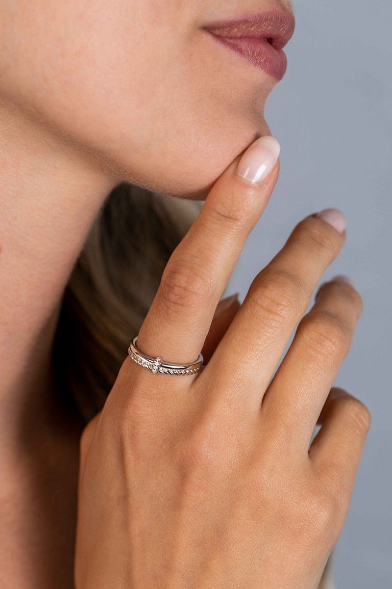 Zinzi zilveren multi-look ring glad gedraaide buis met witte zirkonia&#39;s ZIR2324, exclusief en kwalitatief hoogwaardig. Ontdek nu!
