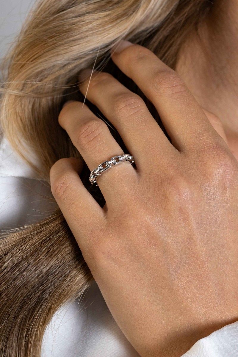 Zinzi zilveren ring met gedraaide en gladde schakels ZIR2394, exclusief en kwalitatief hoogwaardig. Ontdek nu!